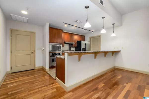 Homewood, AL 35209,1040 BROADWAY STREET #306