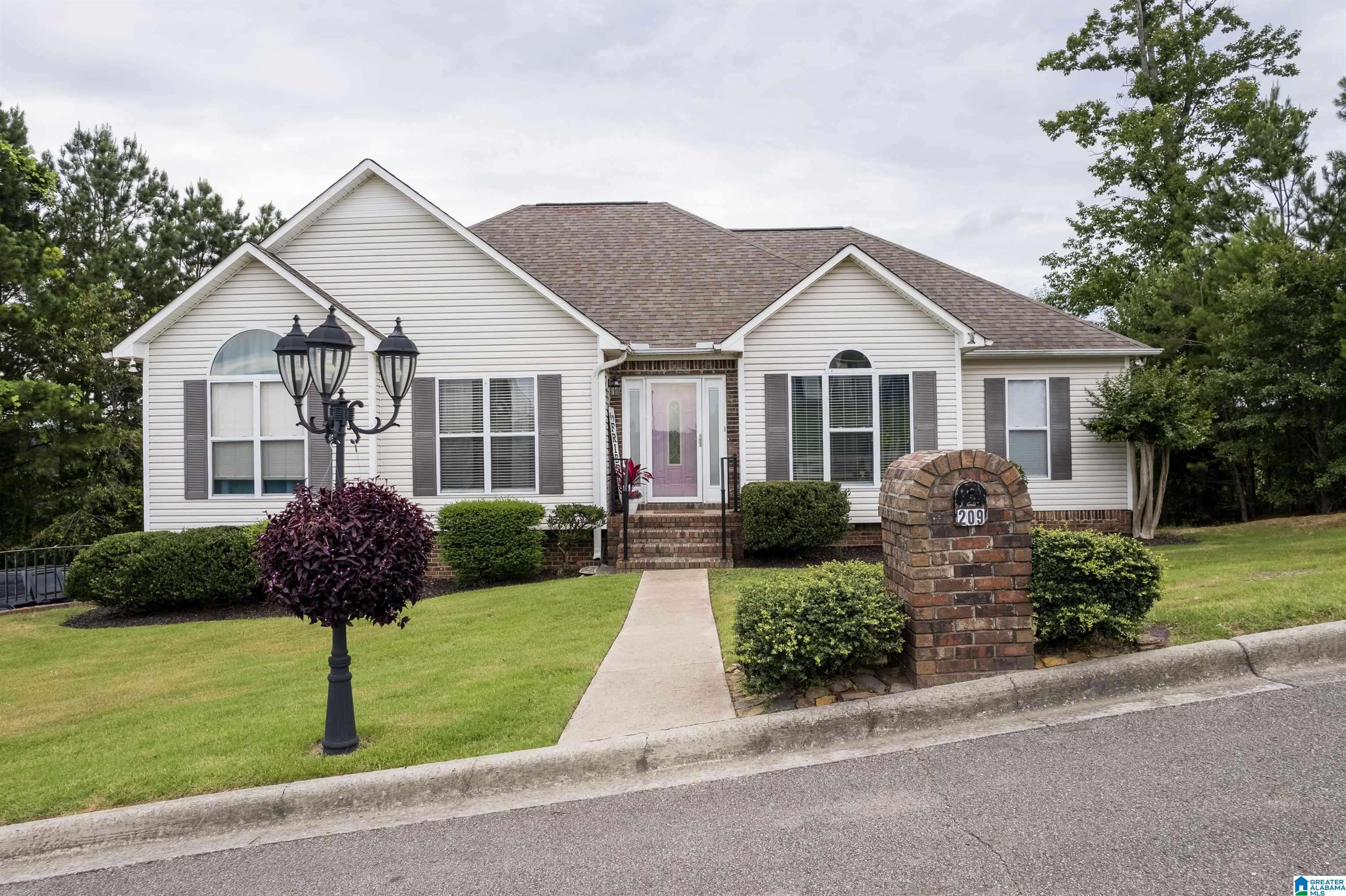 209 WHITE OAK CIRCLE, Cullman, AL 35057