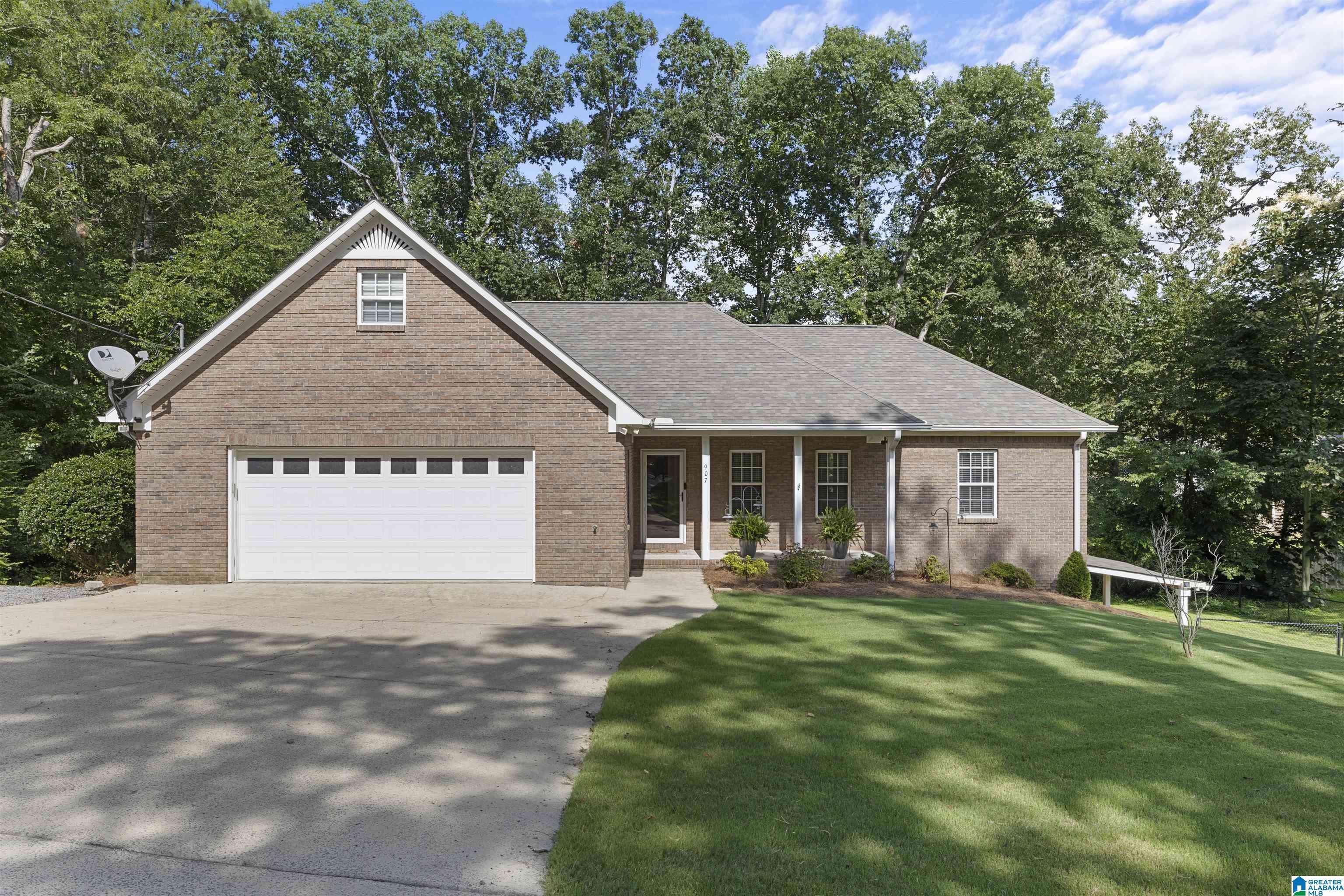 Oneonta, AL 35121,907 SPRUCE ROAD