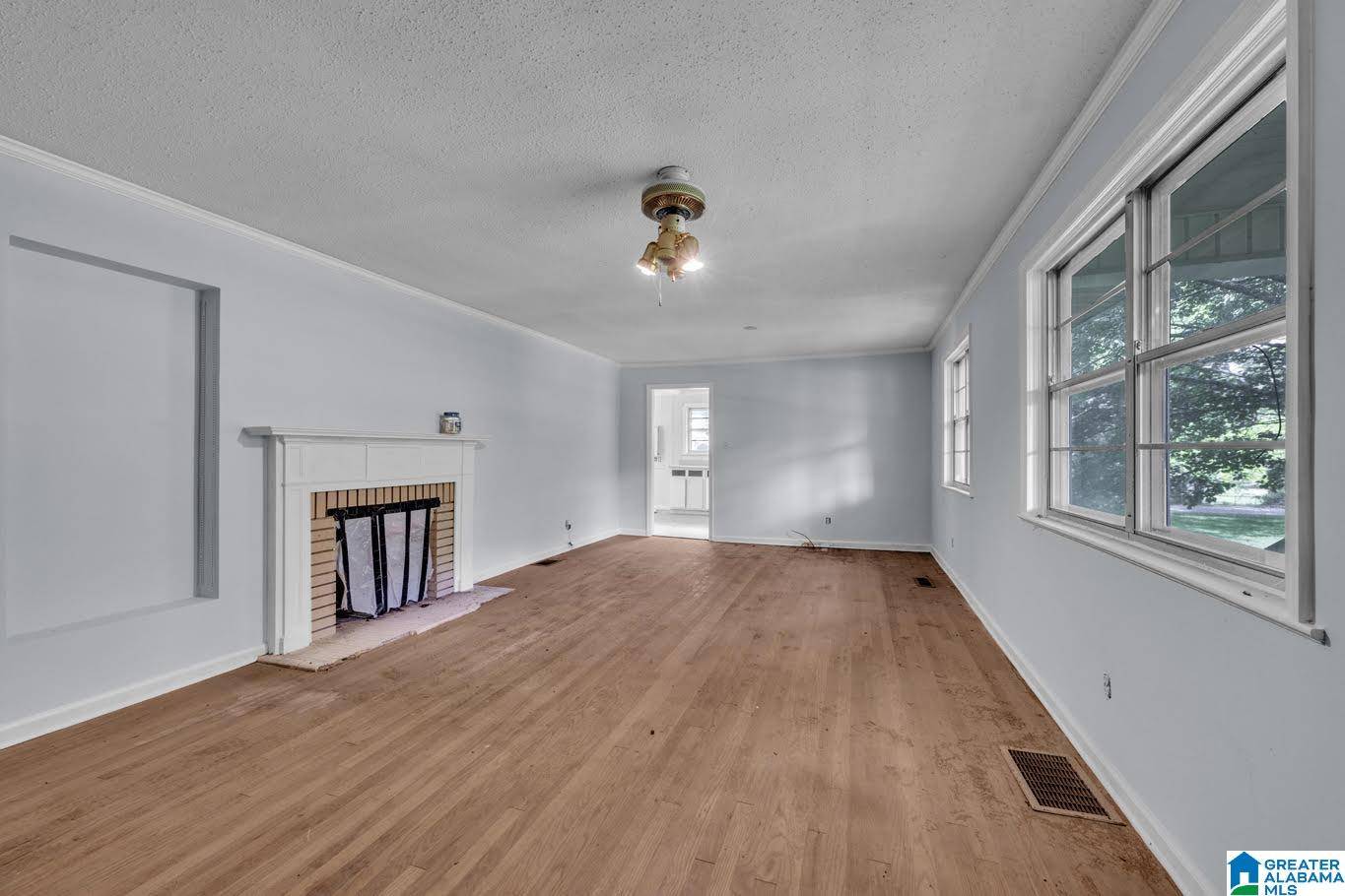 2421 2ND STREET NE, Center Point, AL 35215