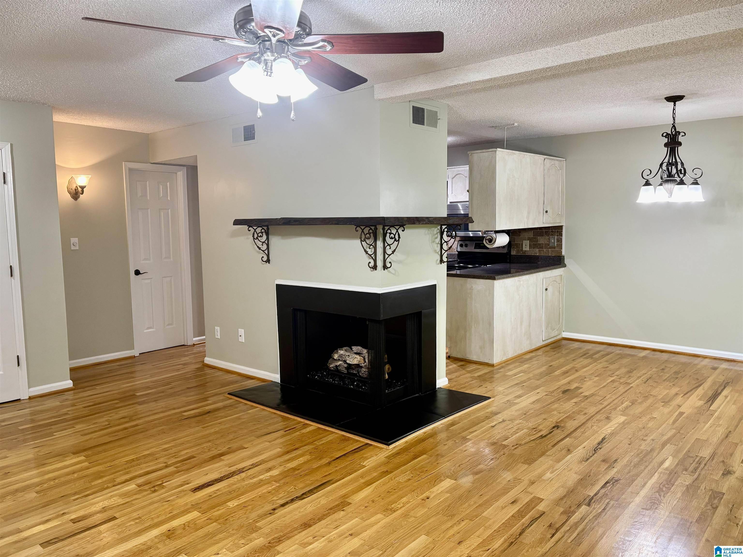 Vestavia Hills, AL 35243,140 W GREEN #140
