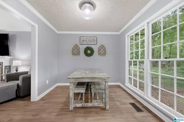 Alabaster, AL 35007,913 6TH AVENUE NW