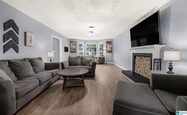 Alabaster, AL 35007,913 6TH AVENUE NW