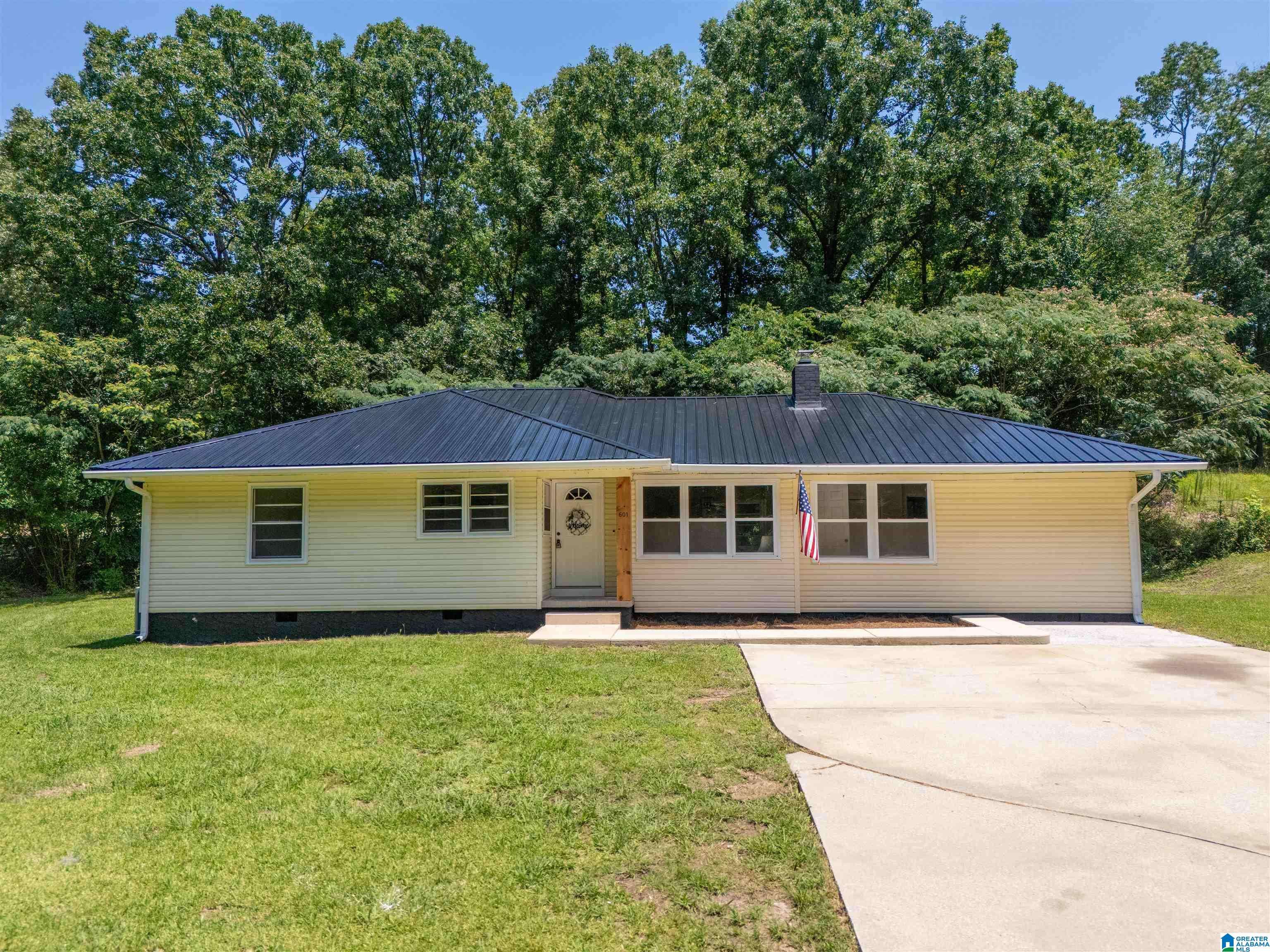 601 PARKER BOULEVARD, Weaver, AL 36277