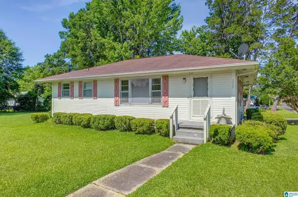 203 PARRISH AVENUE, Clanton, AL 35045
