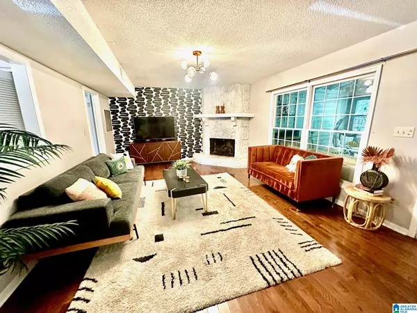 Vestavia Hills, AL 35243,3871 OVERTON MANOR TRAIL