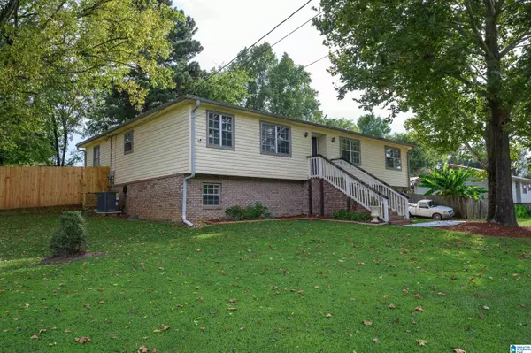 2110 SUN CIRCLE, Fultondale, AL 35068