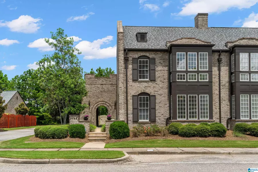 3748 VILLAGE CENTER WAY, Hoover, AL 35226