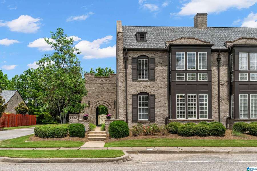 3748 VILLAGE CENTER WAY, Hoover, AL 35226