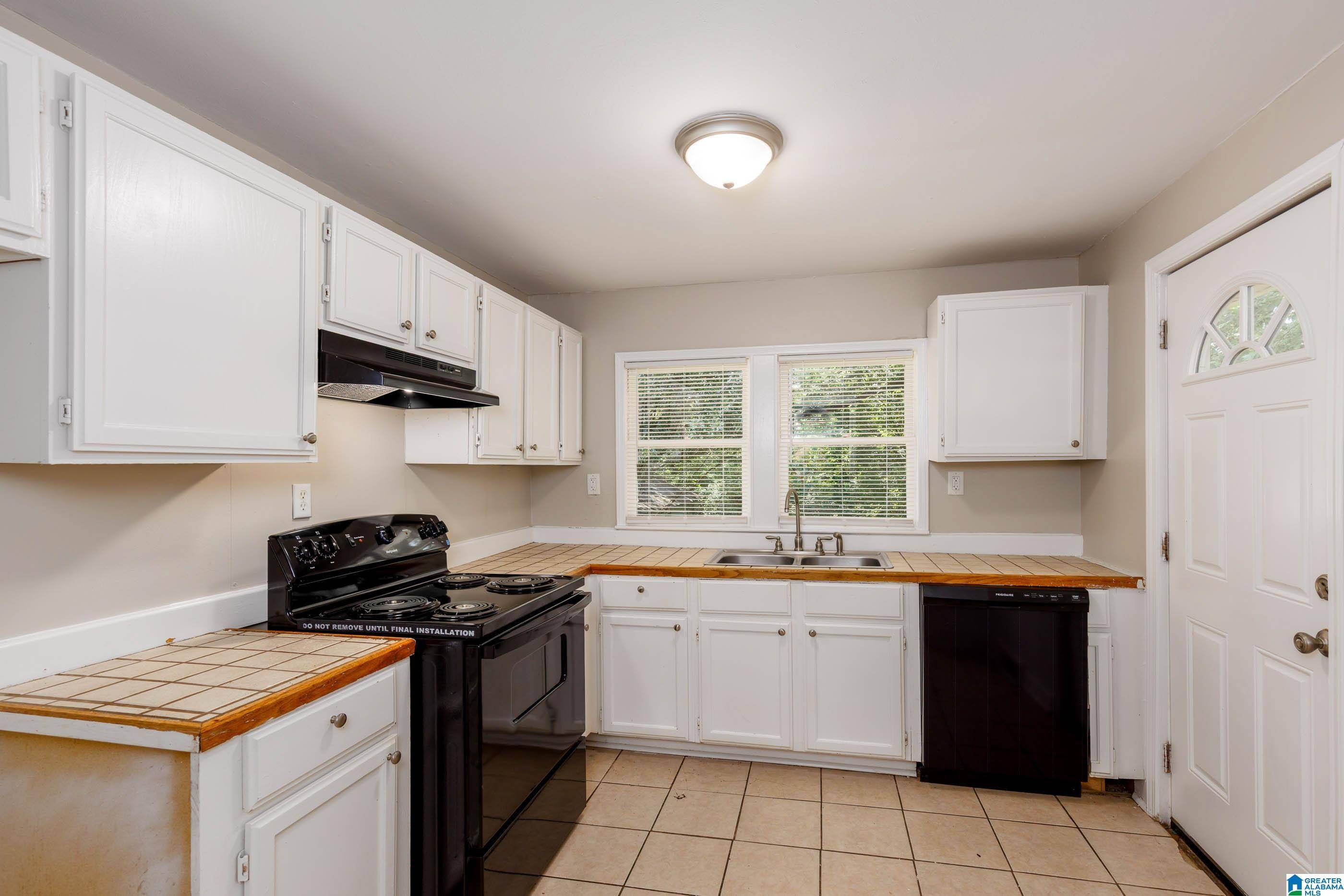 Pleasant Grove, AL 35127,912 2ND AVENUE