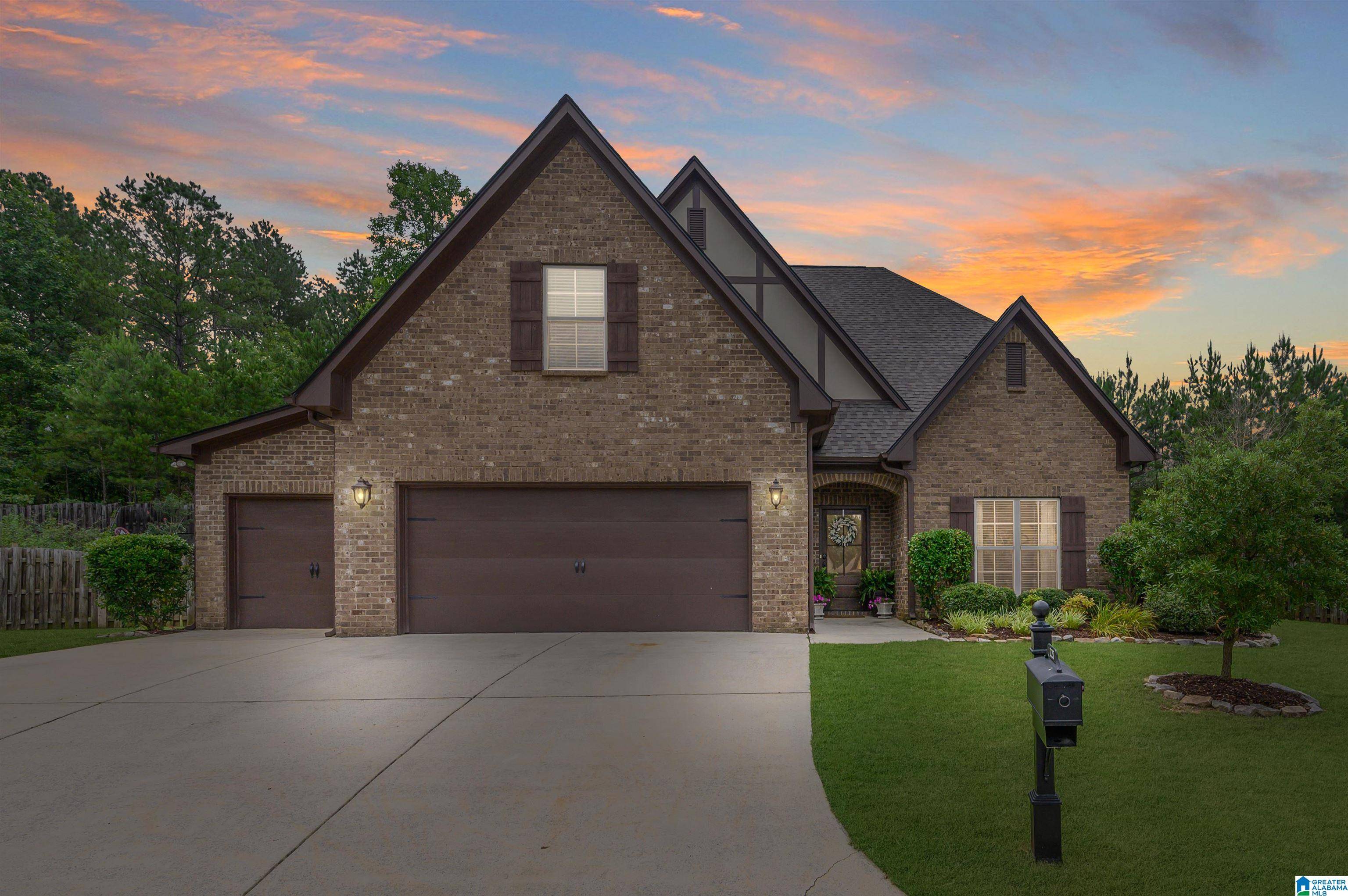 227 DUNROBIN COVE, Pelham, AL 35124