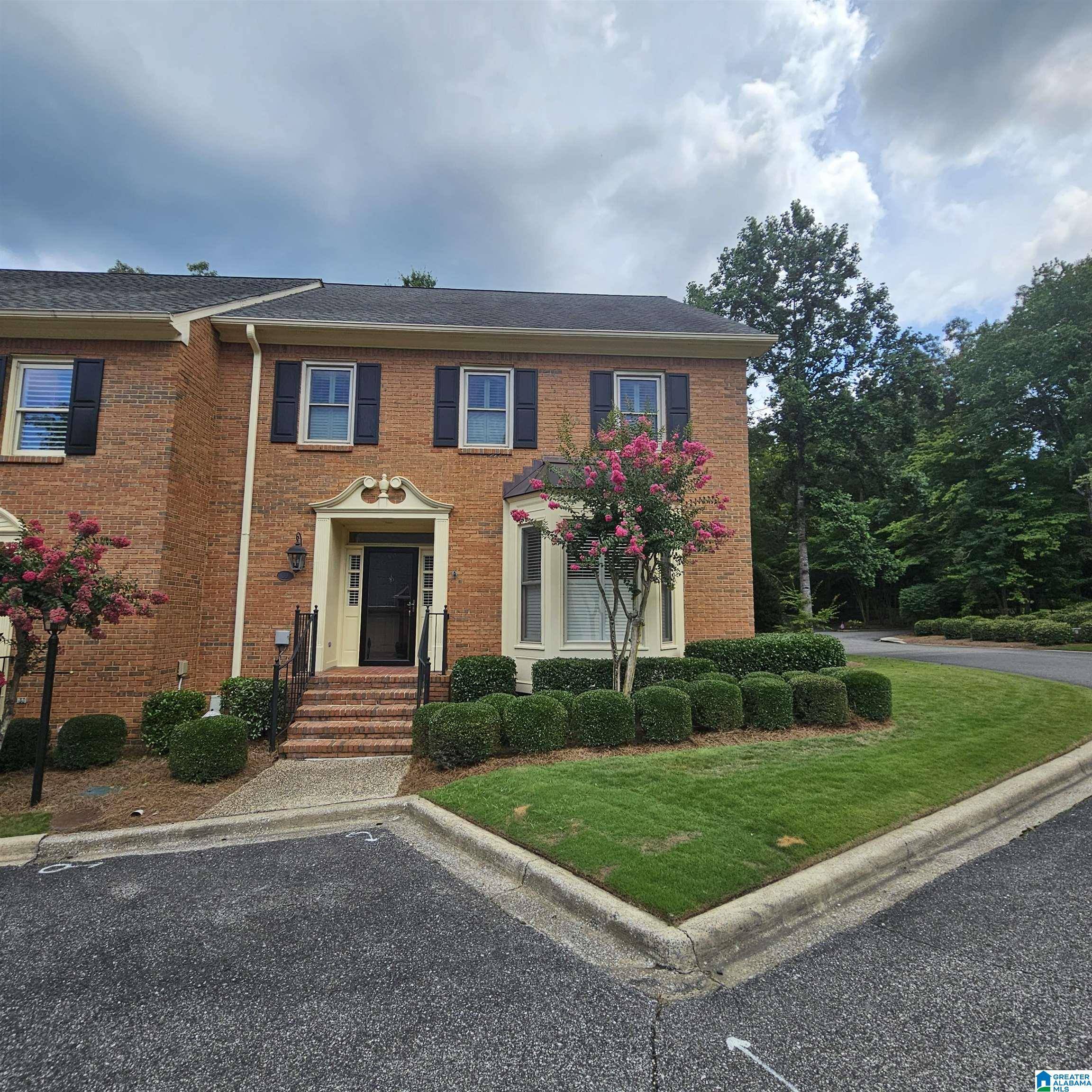33 THE OAKS CIRCLE, Hoover, AL 35244