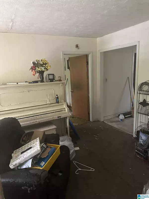 Sylacauga, AL 35150,136 PEAVEY HILL STREET