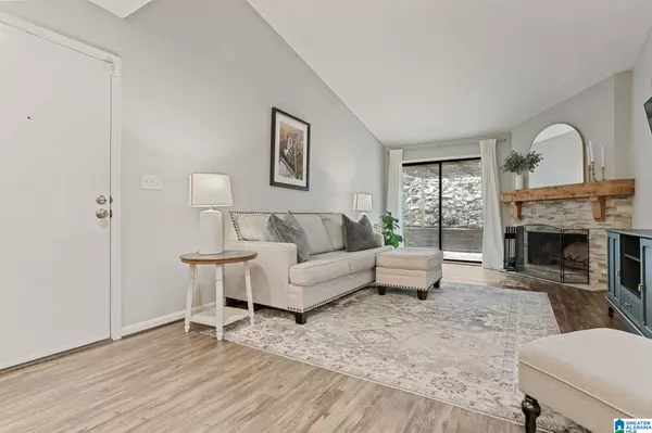 Vestavia Hills, AL 35243,131 WEST GREEN #131