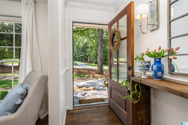 Vestavia Hills, AL 35243,3409 OLD WOOD LANE