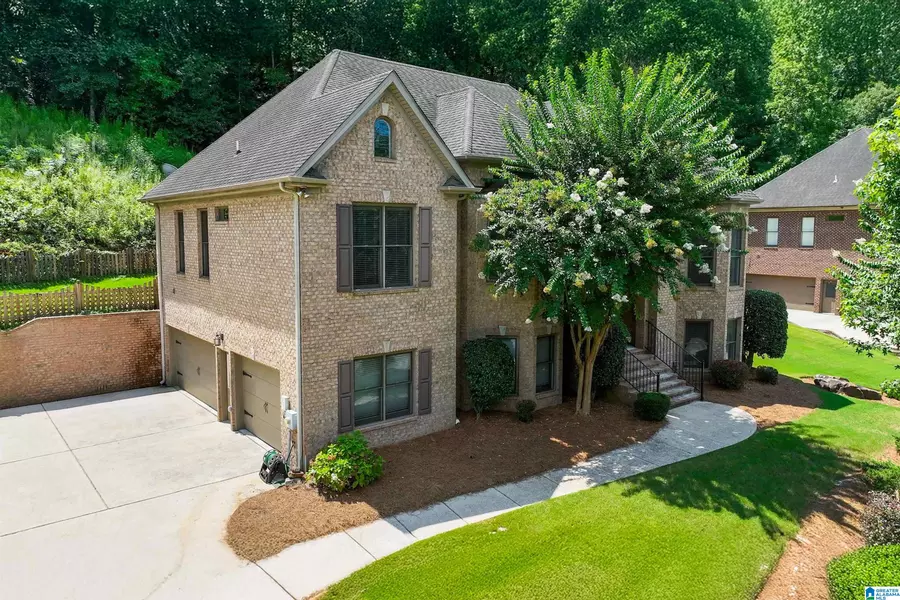2009 LAUREL LAKES LANE, Helena, AL 35022
