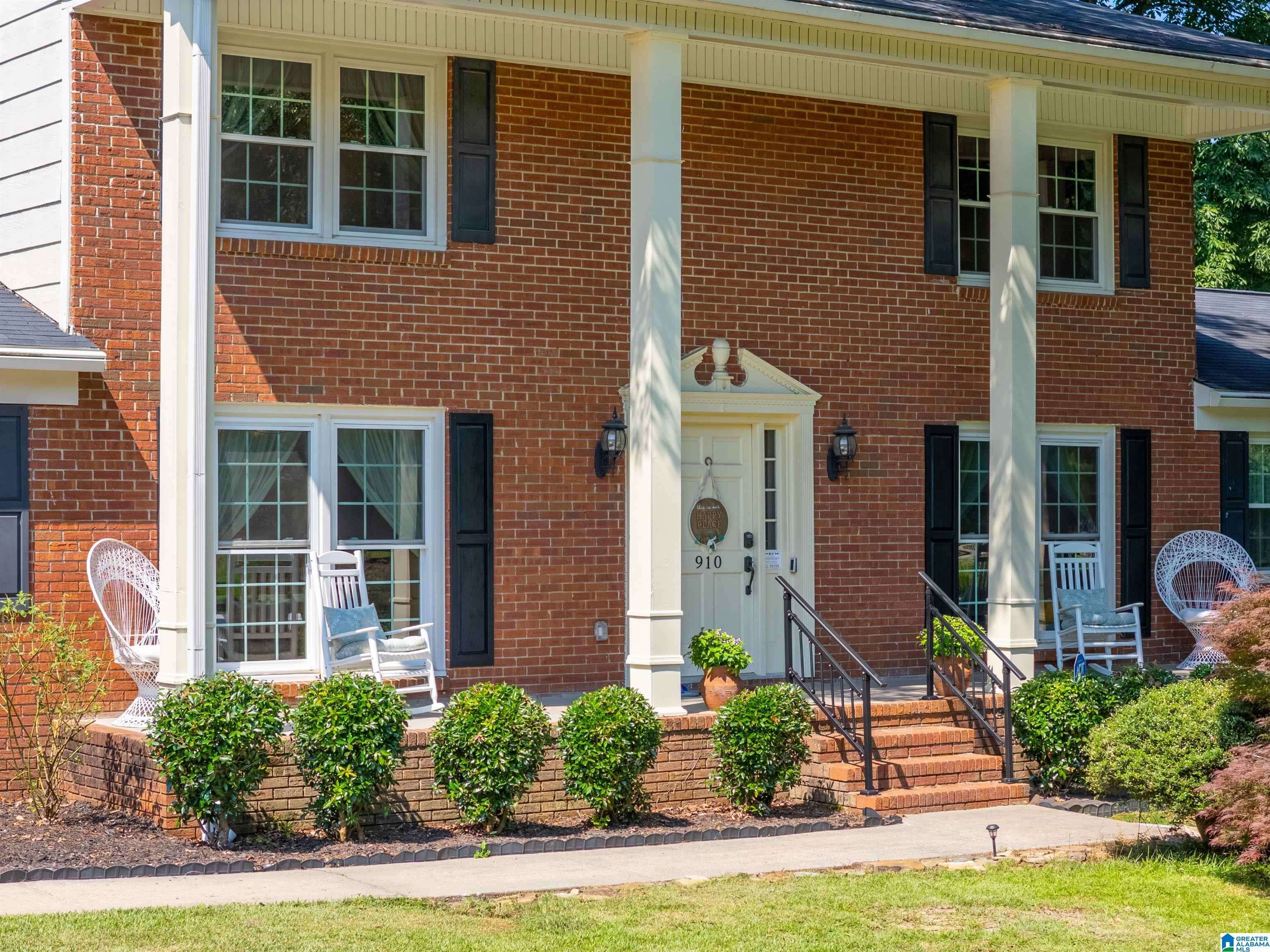 Anniston, AL 36206,910 CHEROKEE TRAIL