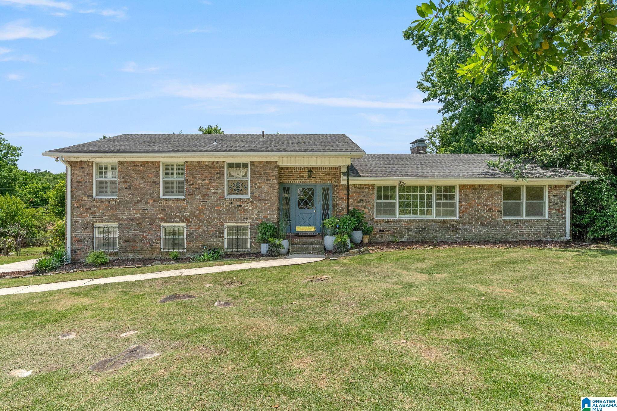 Vestavia Hills, AL 35216,1825 CEDARWOOD ROAD