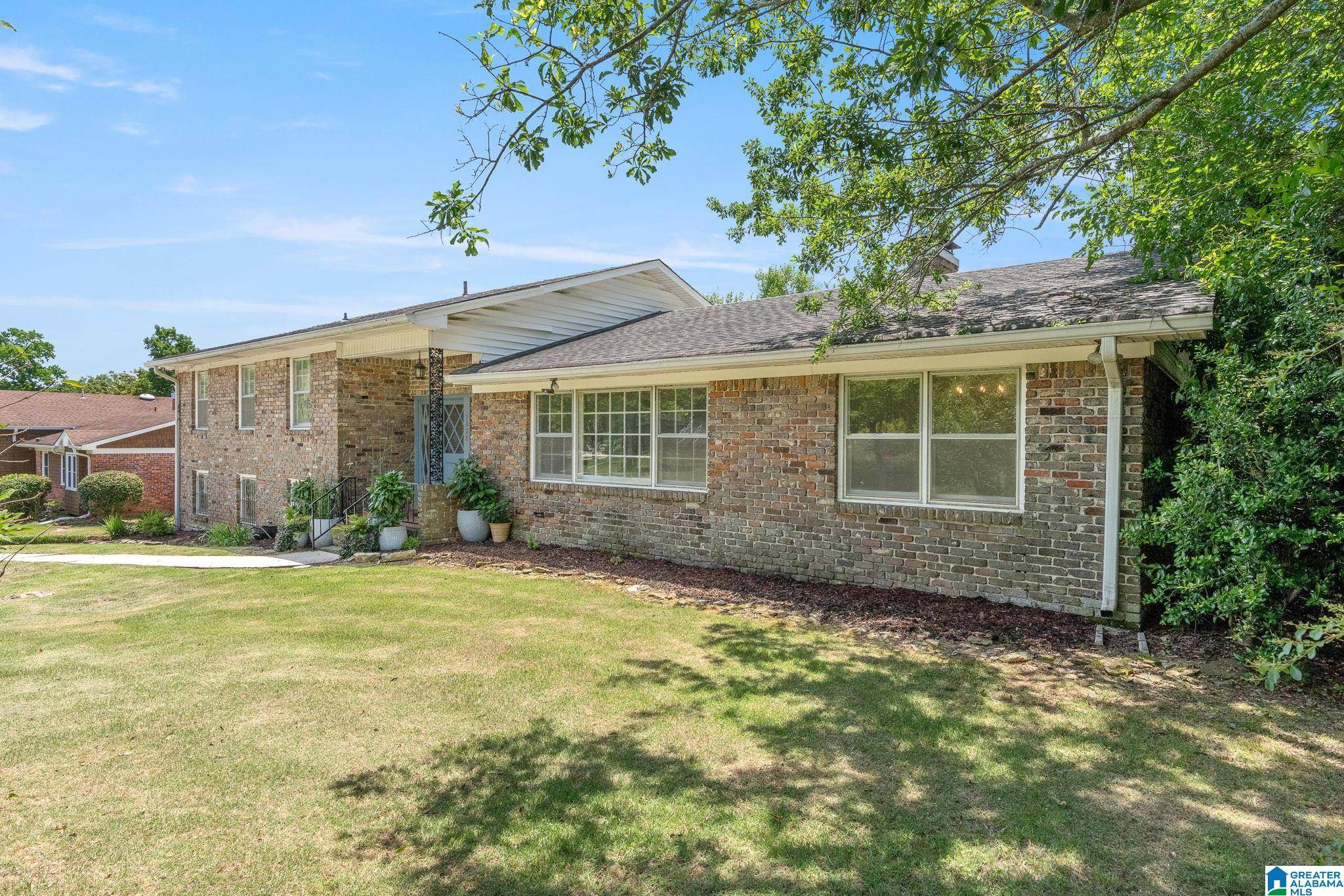 Vestavia Hills, AL 35216,1825 CEDARWOOD ROAD