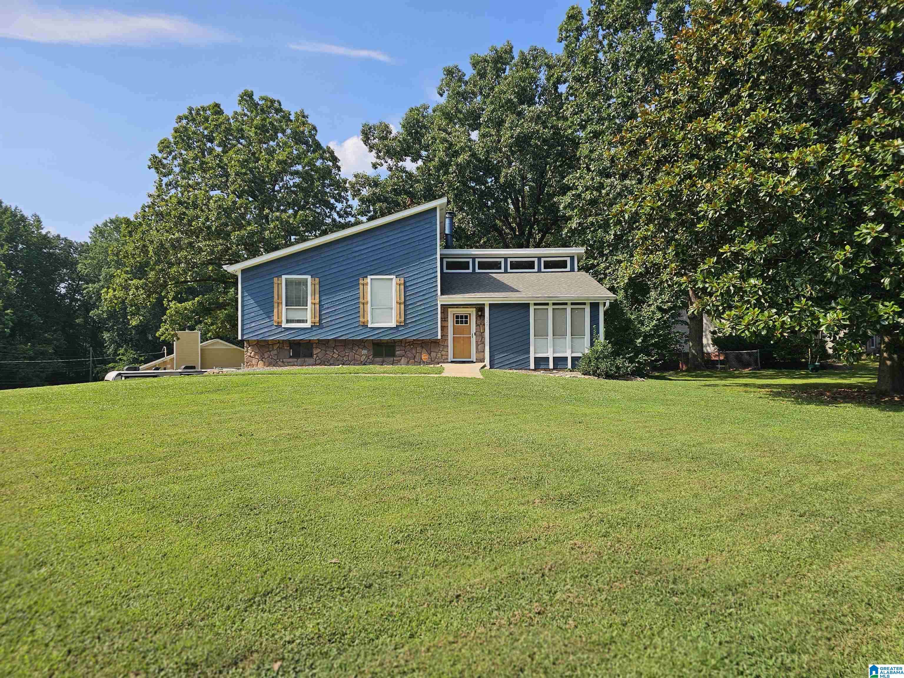 127 TWIN LAKES ROAD, Trussville, AL 35173