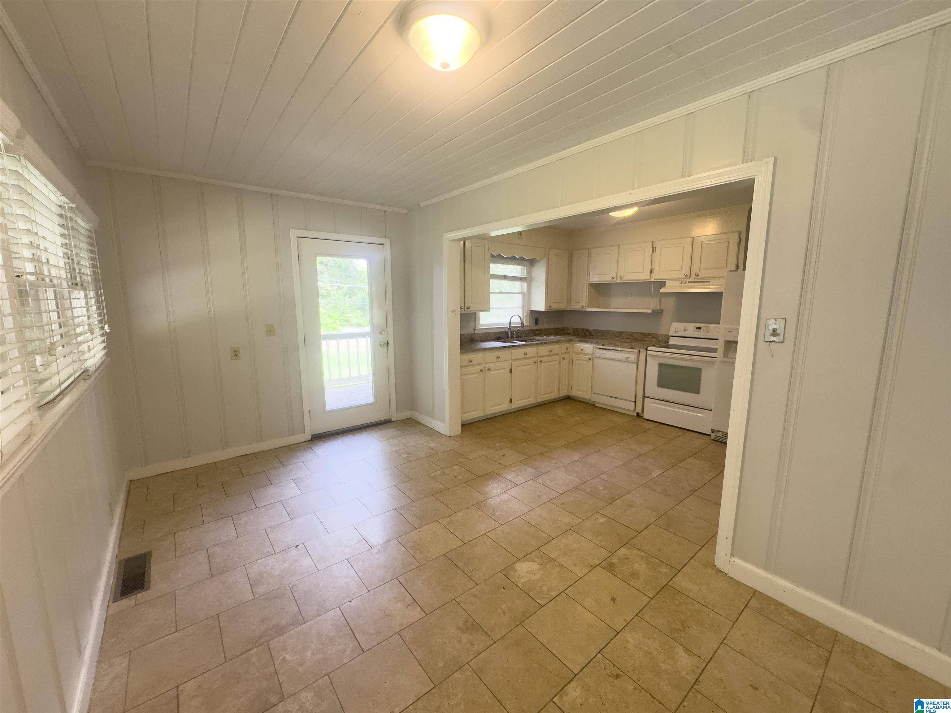 Tuscaloosa, AL 35405,132 BROOKHAVEN DRIVE