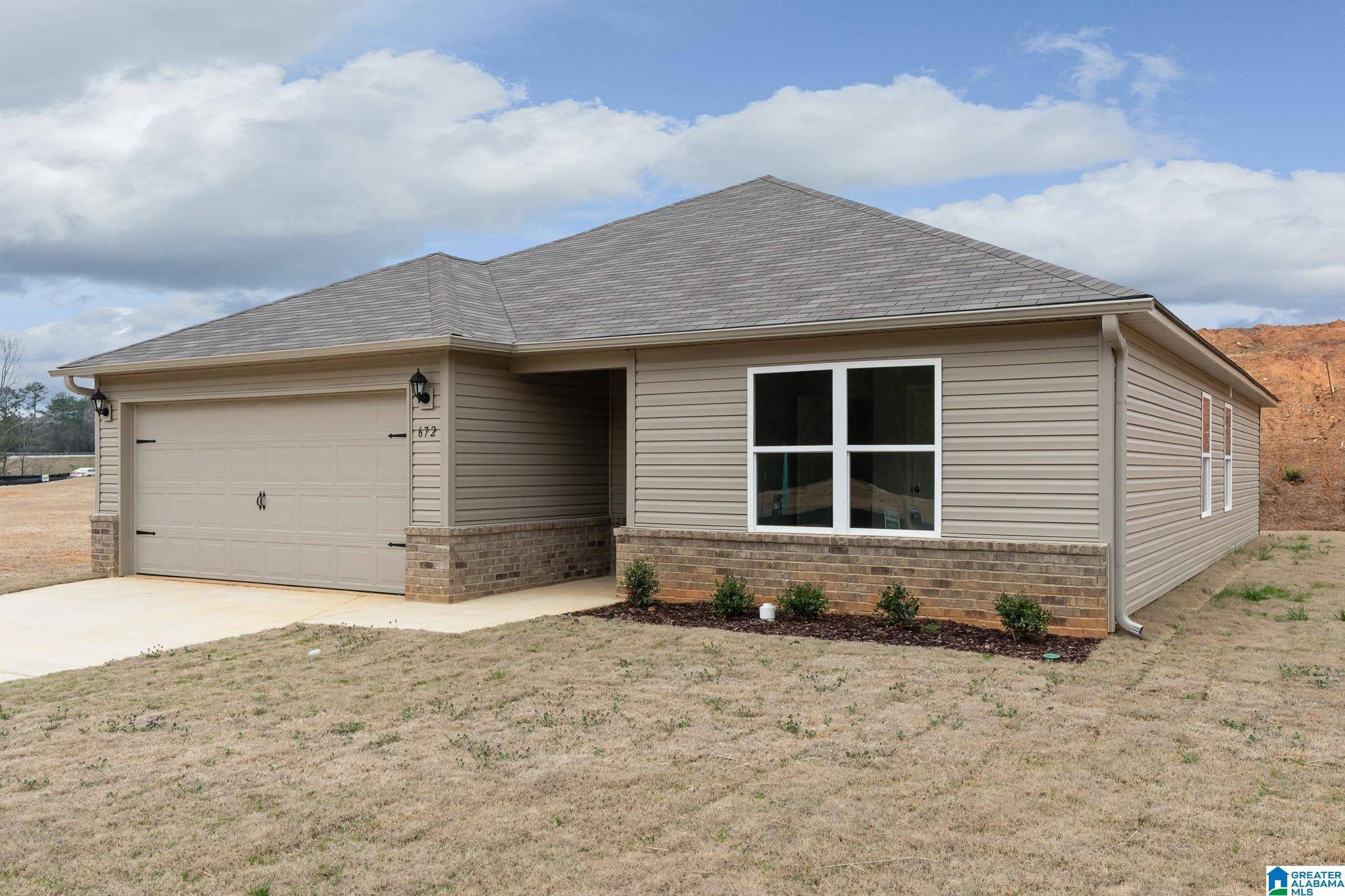338 AMBER AVENUE, Calera, AL 35040