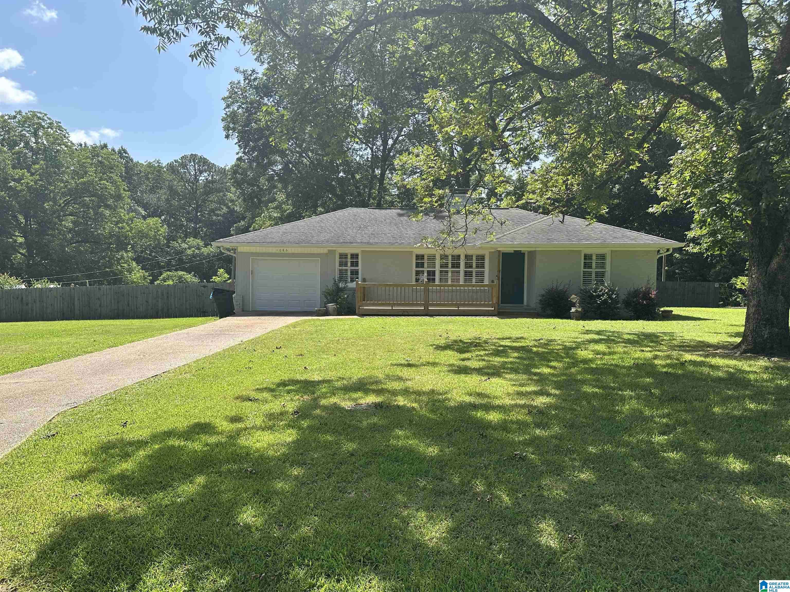 1086 HILLCREST DRIVE, Bessemer, AL 35022