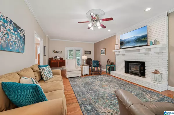 Oneonta, AL 35121,909 CAMELLIA ROAD