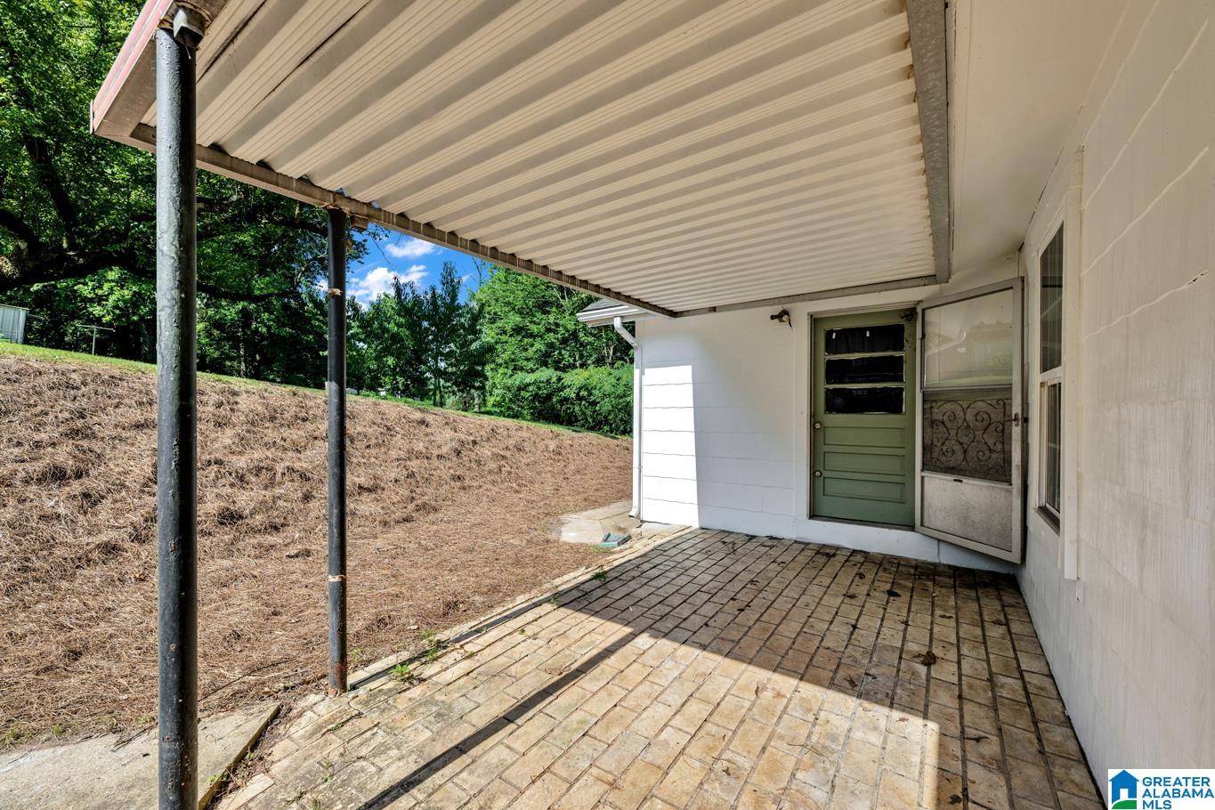 Bessemer, AL 35020,990 BLUFF STREET