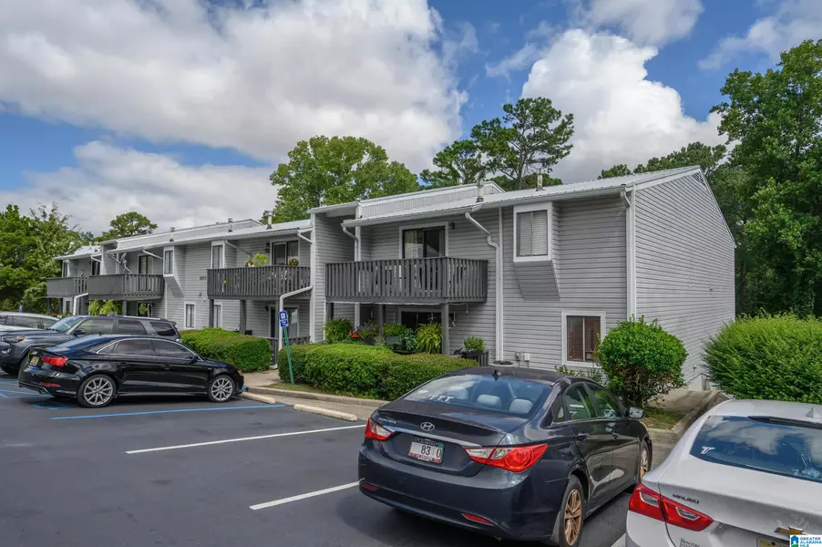 312 WOODLAND VILLAGE #312, Homewood, AL 35216