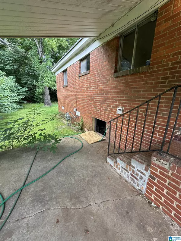 Birmingham, AL 35211,1657 SW 18TH WAY