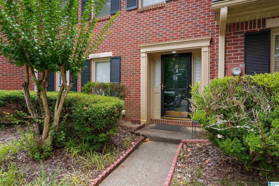 10 ASHFORD CIRCLE, Hoover, AL 35244