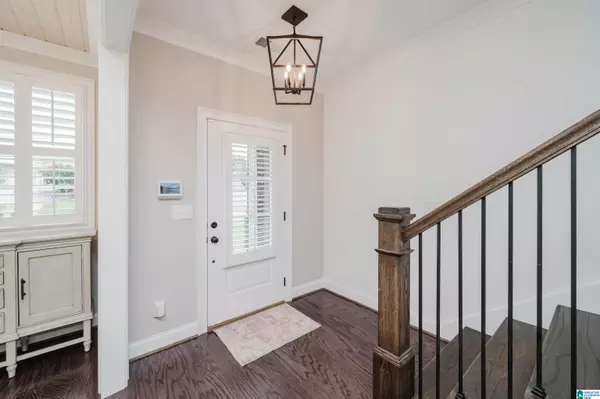 Vestavia Hills, AL 35243,4230 OAKVIEW LANE