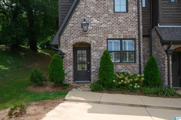 Vestavia Hills, AL 35243,4230 OAKVIEW LANE