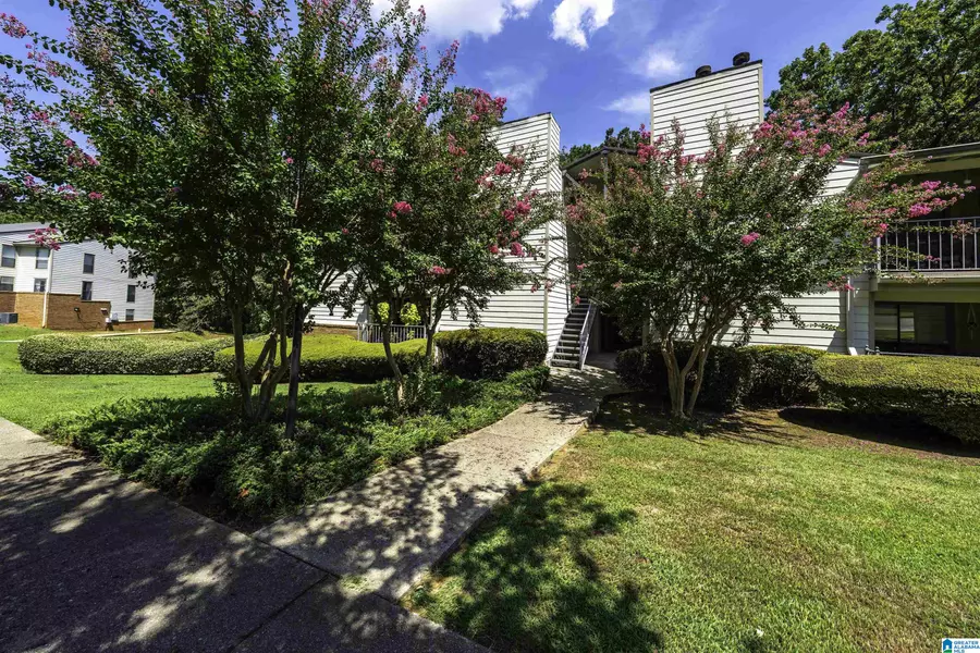 701 GABLES DRIVE #701, Hoover, AL 35244