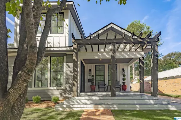 1210 OAKWOOD AVENUE, Tuscaloosa, AL 35401
