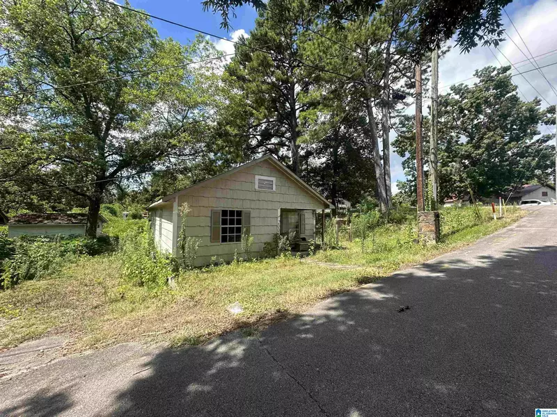 200 MONTGOMERY STREET, Warrior, AL 35180