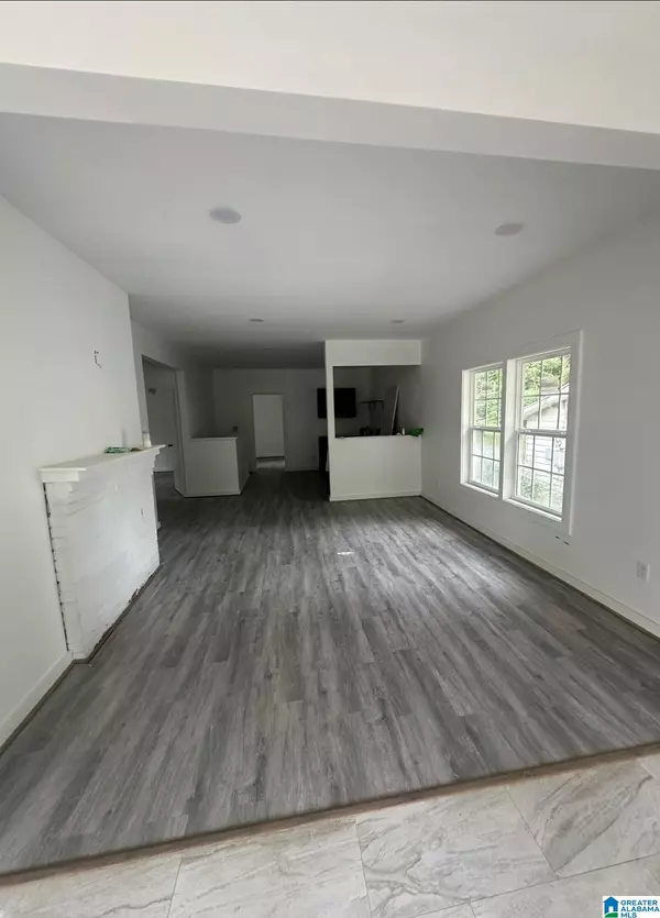 Midfield, AL 35228,504 10TH AVENUE