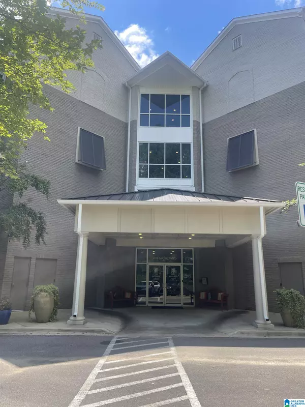 3038 MASSEY ROAD #304, Vestavia Hills, AL 35216