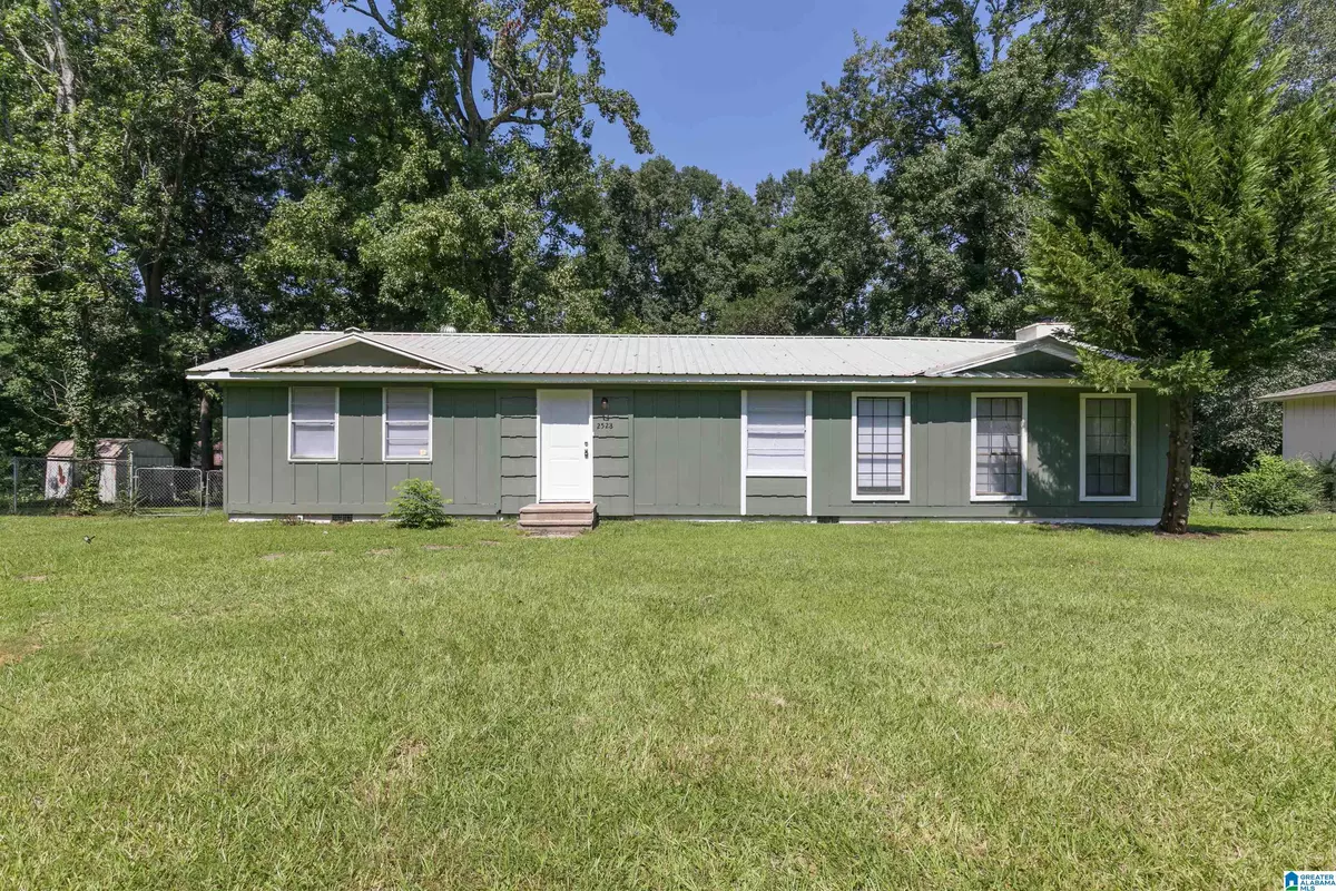 Adamsville, AL 35005,2528 OAK LEAF LANE