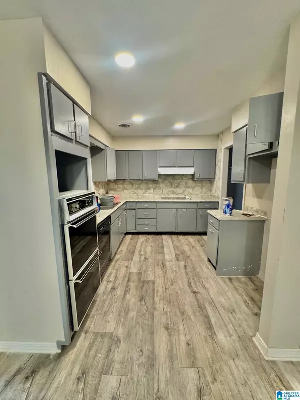 Mobile, AL 36609,708 YNESTRA DRIVE