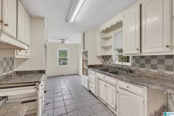 Dora, AL 35062,7501 FORESTWOOD DRIVE