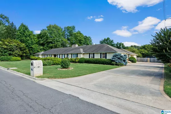 1712 WOODLAND STREET, Cullman, AL 35055