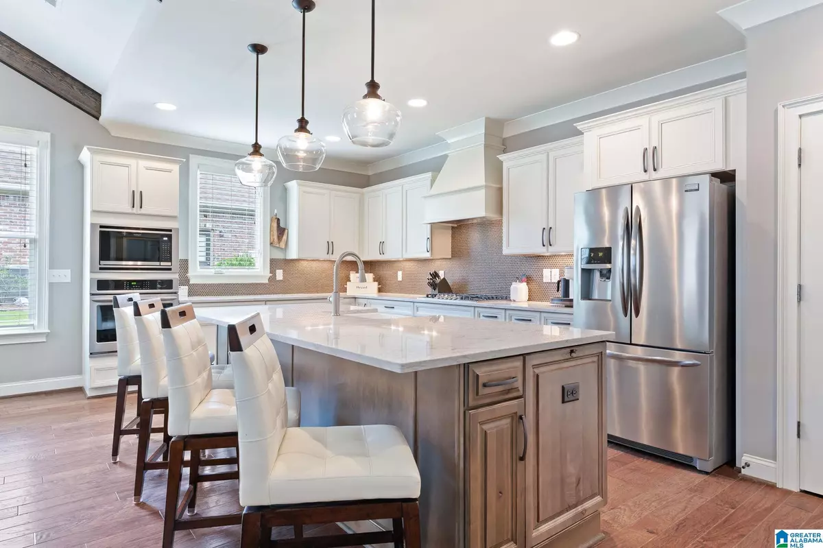 Vestavia Hills, AL 35242,4868 HERITAGE HILLS WAY