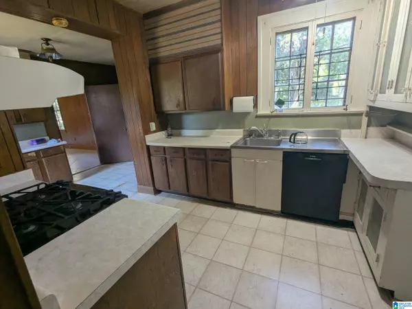 Talladega, AL 35160,705 MAPLE DRIVE