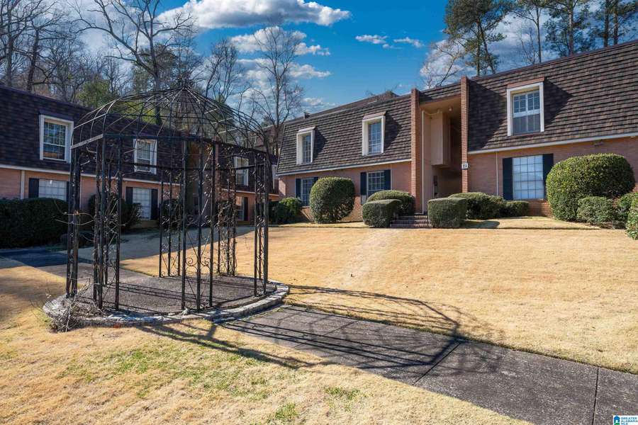 155 OLD MONTGOMERY HIGHWAY #B, Vestavia Hills, AL 35216