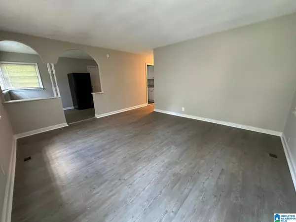 Birmingham, AL 35217,4221 39TH AVENUE N