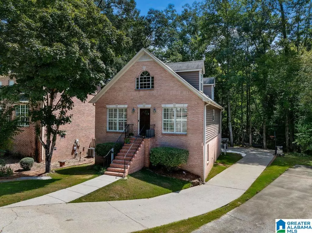 Vestavia Hills, AL 35243,2613 VESTBROOK CIRCLE