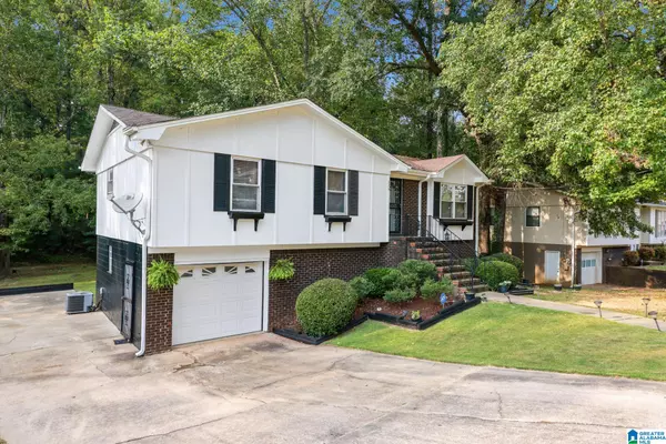 Adamsville, AL 35005,626 BASSWOOD DRIVE