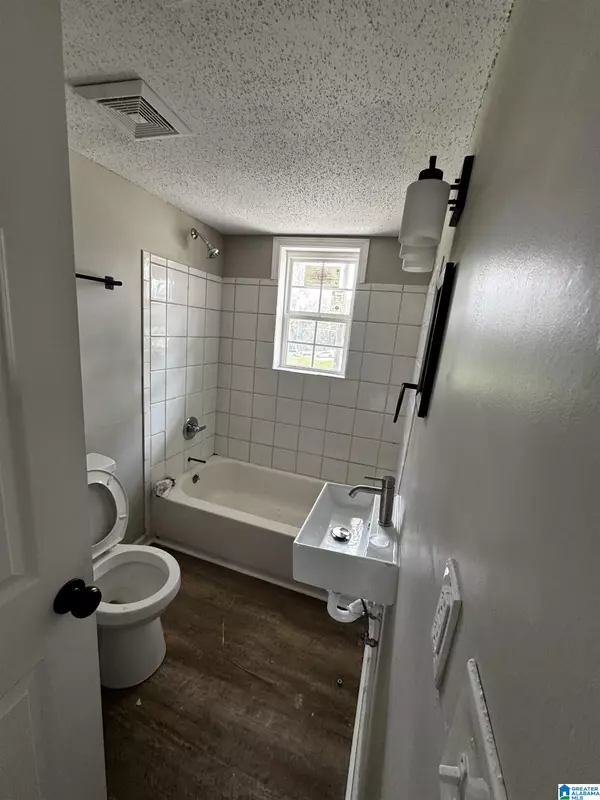 Birmingham, AL 35204,1214 16TH STREET N